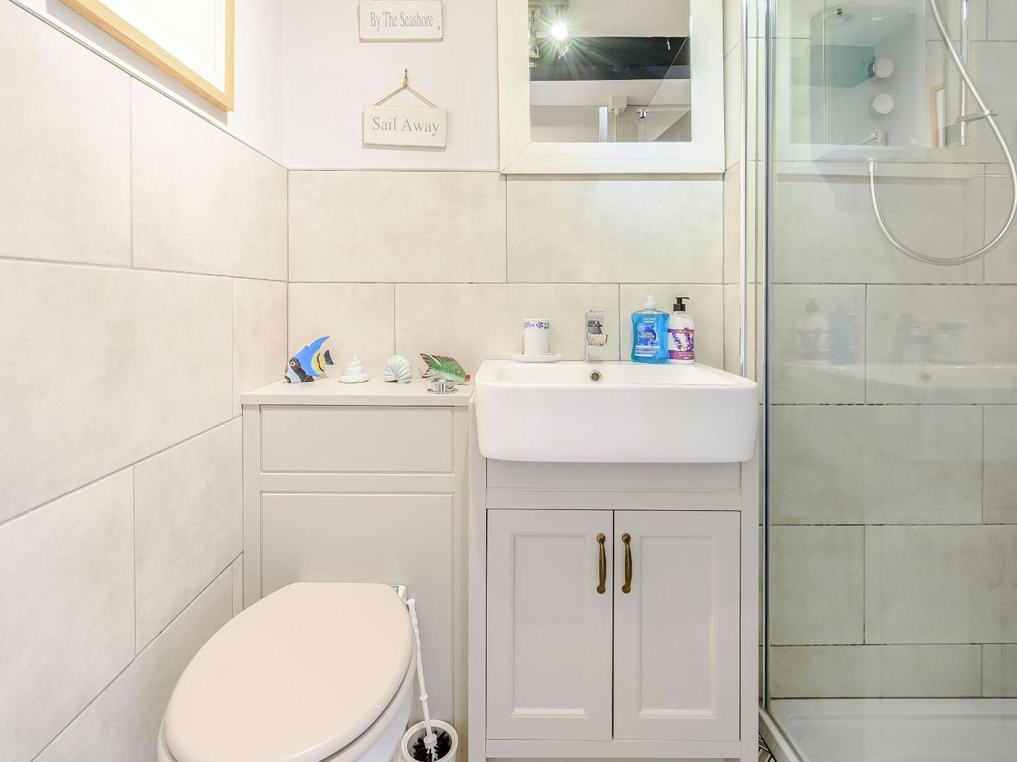 Вилла Coach House - E5120 West Burton Экстерьер фото