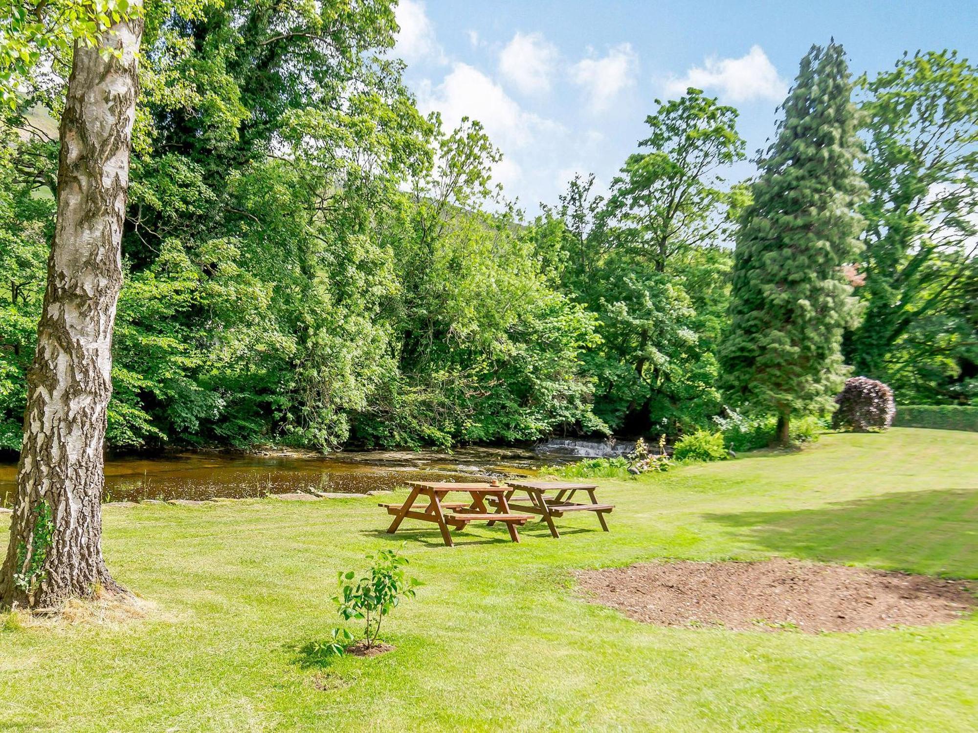 Вилла Coach House - E5120 West Burton Экстерьер фото